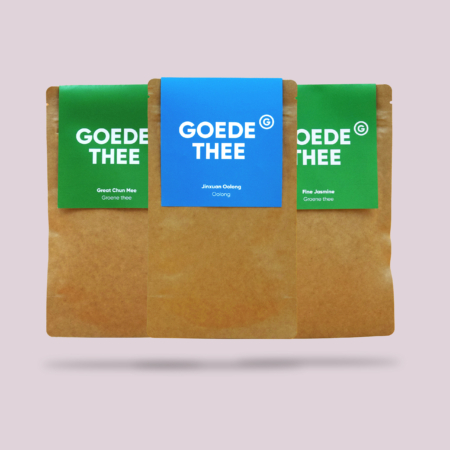 Drie zakjes losse thee uit het Laat maar waaien proefpakket